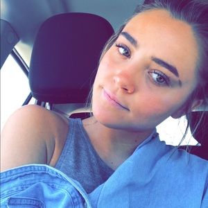 Meet your Posher, Courtney